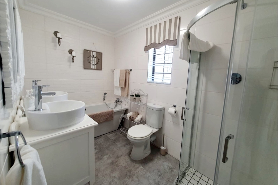 3 Bedroom Property for Sale in Vakansieplaas Western Cape